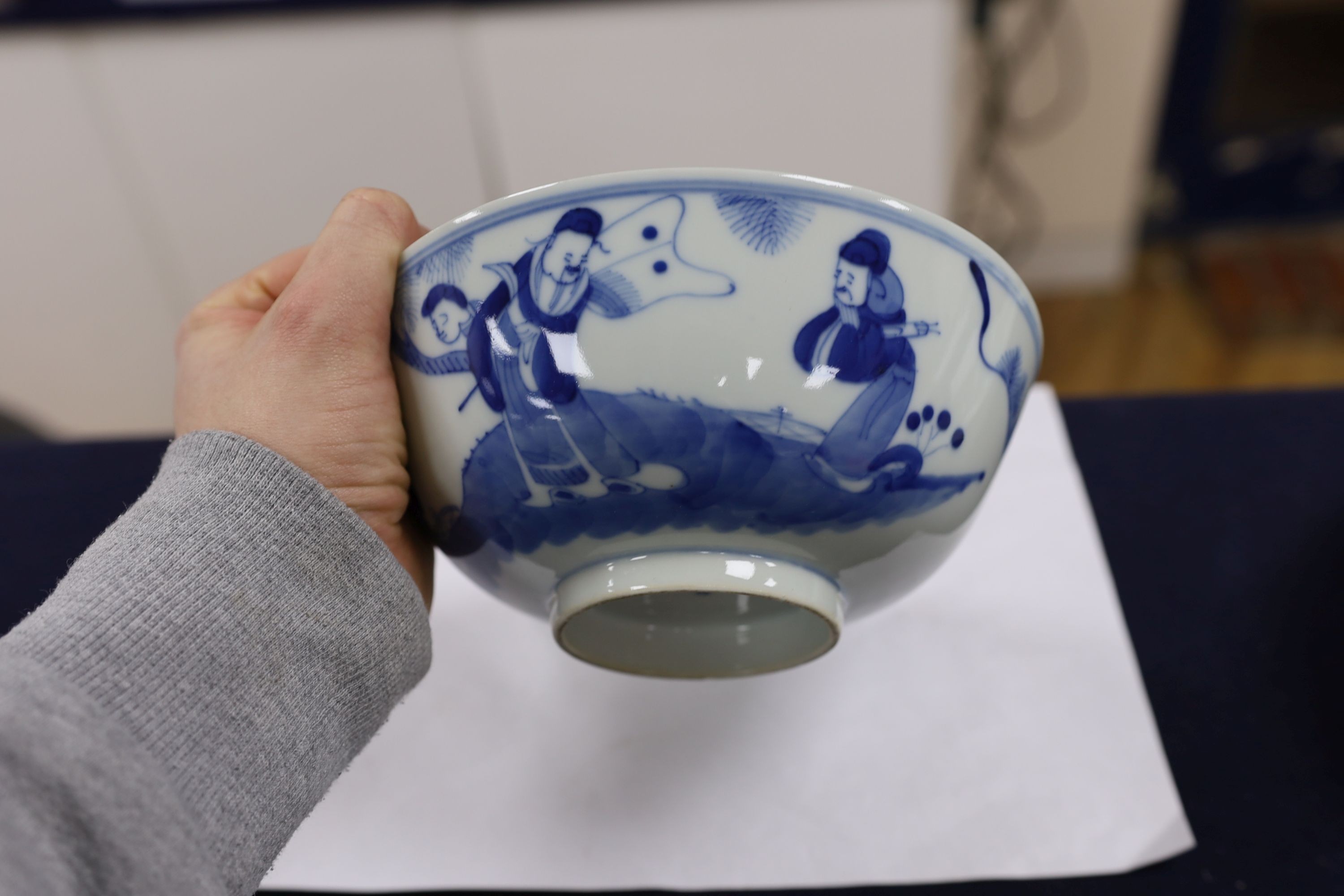 A collection of seven Chinese blue and white bowls 18cm